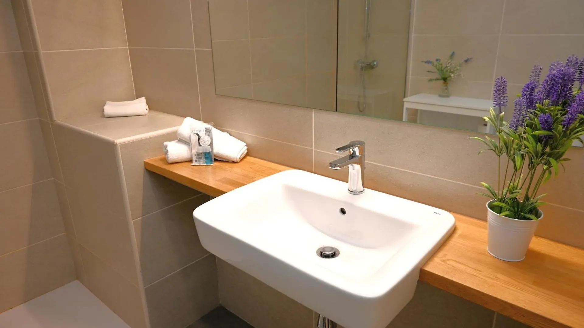 Apartment Homenfun Barcelona Can Serra L'Hospitalet de Llobregat Spain